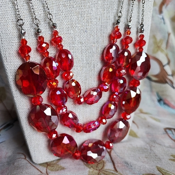 Red Aurora Borealis Faceted Glass Triple Strand Necklace Silver Tone Hardware - Picture 3 of 8